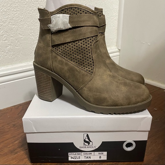 NWT Shoeaholic Sizzle Ankle Boots Tan Size 8 - Picture 7 of 14